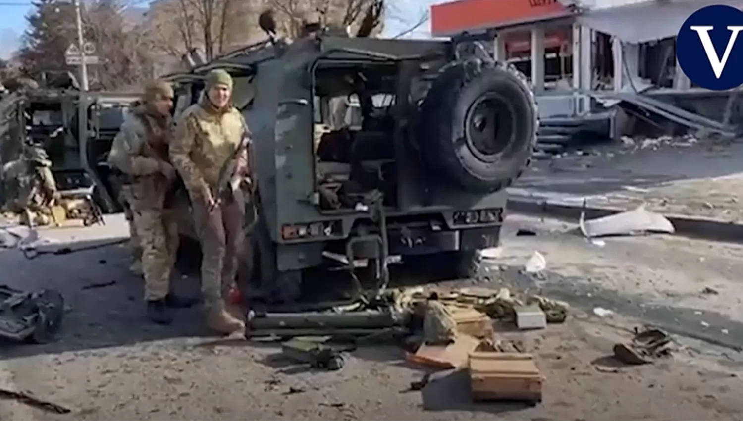 LA DEFENSA. Soldados ucranianos resisten en Járkov, la segunda ciudad más importante de Ucrania.