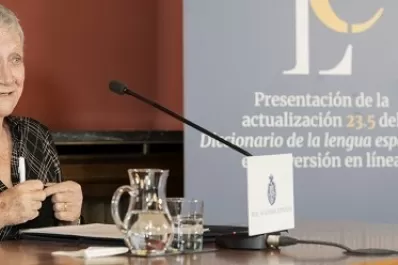 Poliamor y ciberacoso: las nuevas palabras que llegan a la RAE