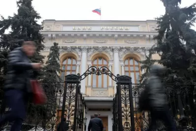 La bolsa de Moscú suspendió sus cotizaciones tras la exclusión del sistema SWIFT