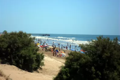 Mar del Tuyú: una turista encontró un cráneo humano en un médano