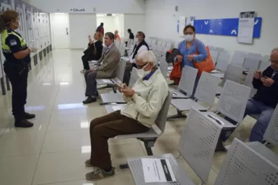 Mañana se termina la prórroga de la fe de vida: ¿qué deben hacer los jubilados en cada banco?