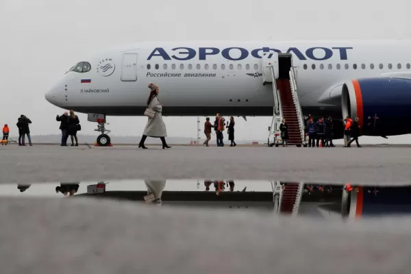 Más de 20 países cierran sus espacios aéreos a aerolíneas rusas