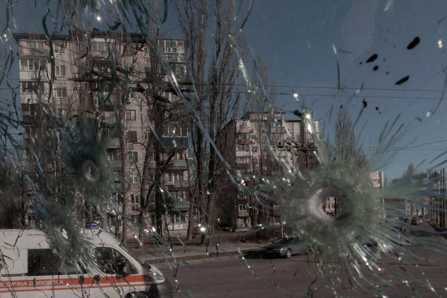 JAMAS PENSANDO. Kiev, la capital de Ucrania, muestra los signos devastadores de la guerra por la invasión de Rusia. REUTERS