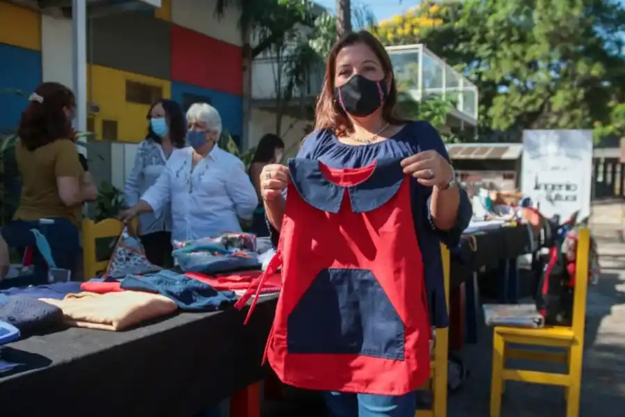 PRIMERA EXPERIENCIA. Delantales para los niños que irán al jardín.