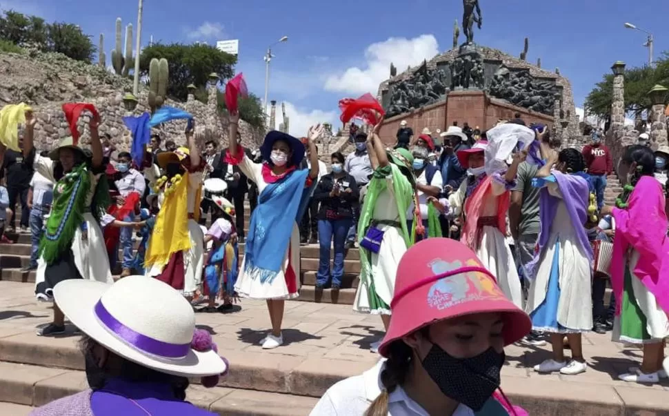 TRADICIÓN. El NOA atrajo muchos turistas por sus fiestas, como en Jujuy. 