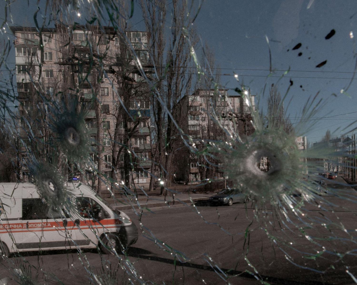 JAMAS PENSANDO. Kiev, la capital de Ucrania, muestra los signos devastadores de la guerra por la invasión de Rusia. REUTERS
