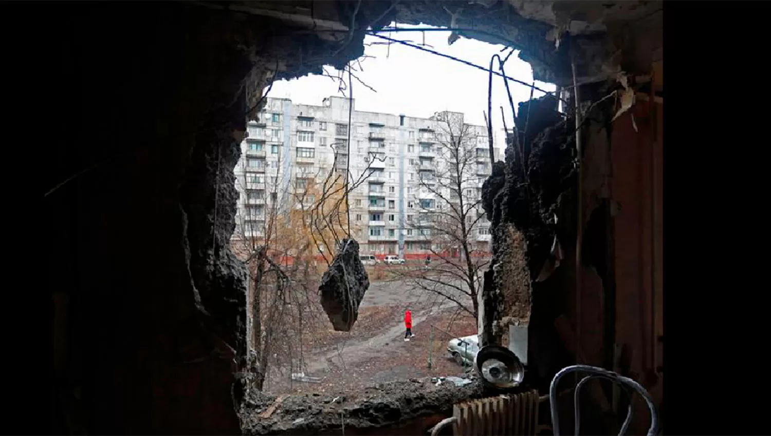 DESTRUCCIÓN. Los ataques provocaron destrozos en un edificio de Horlivka, en la región de Donestk.