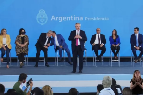 En el inicio de clases, un alumno le cuestionó al Presidente por qué rompió la cuarentena