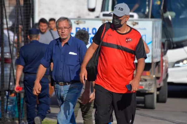 Luego de la derrota ante Atlético, Delfino se fue de Patronato