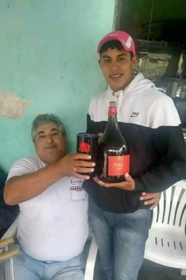 LAS VÍCTIMAS I. Luis “Chano” de la Vega y su hijo Walter en una de las últimas ocasiones en que fueron retratados juntos.