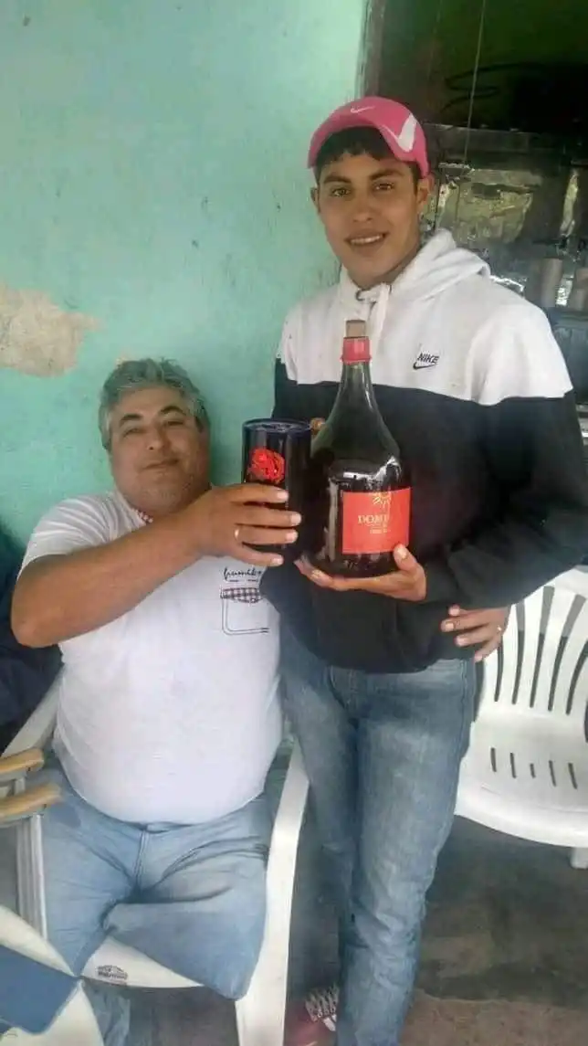 LAS VÍCTIMAS I. Luis “Chano” de la Vega y su hijo Walter en una de las últimas ocasiones en que fueron retratados juntos.