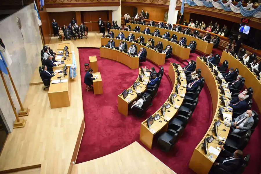 Apertura de sesiones en la Legislatura: el celular como protagonista