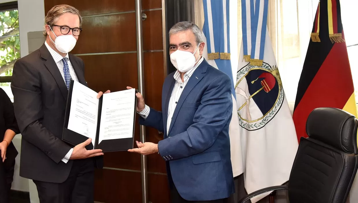 ENCUENTRO. Alfaro recibió al embajador de Alemania en la Argentina.