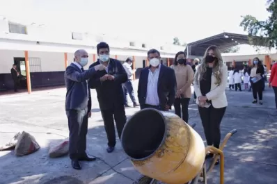 Lules: Lichtmajer supervisó obras y el desarrollo del ciclo lectivo en una escuela