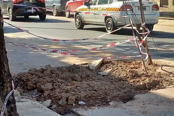 Por una obra, un pozo se convirtió en un peligro para los conductores