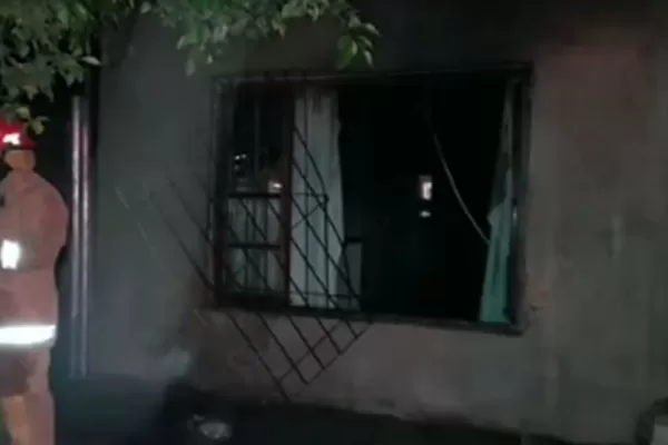 Video: el incendio de un auto causó temor en Villa Luján