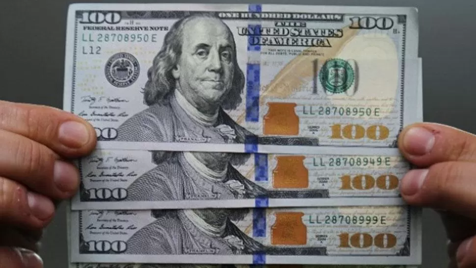El dólar blue sigue descendiendo y se negocia en $204 en Tucumán