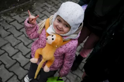 Emotivo video: así reciben a los niños refugiados de Ucrania