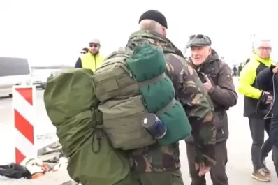 Un francotirador le dijo a su esposa que iba a observar aves y se fue a Ucrania a luchar