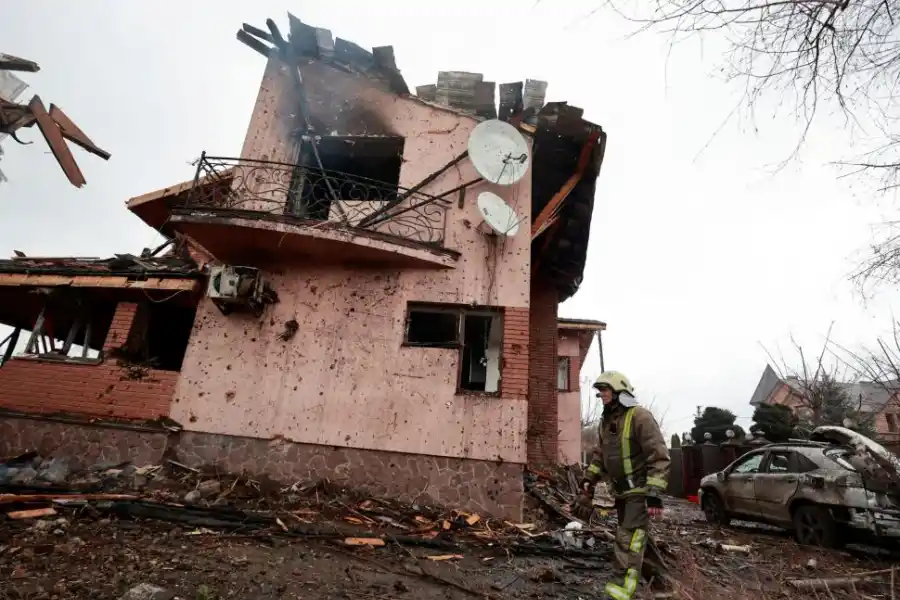 EFECTO DE LOS ATAQUES RUSOS. La ciudad ucraniana de Mariupol no tiene agua, calefacción ni electricidad y se está quedando sin alimentos. LA GACETA