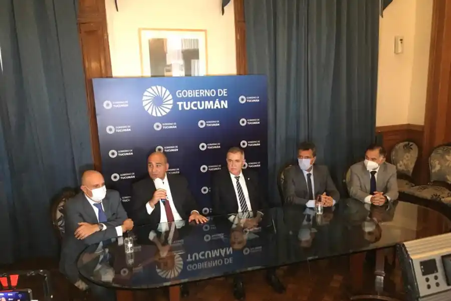 EN CASA DE GOBIERNO. Las autoridades nacionales y provinciales dieron a conocer detalles del acuerdo rubricado este viernes. Foto: LA GACETA / Inés Quinteros Orio