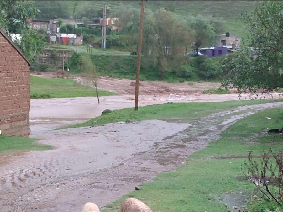 La tormenta y la crecida del río Los Sosa afectaron a los vecinos de Tafí del Valle y El Mollar