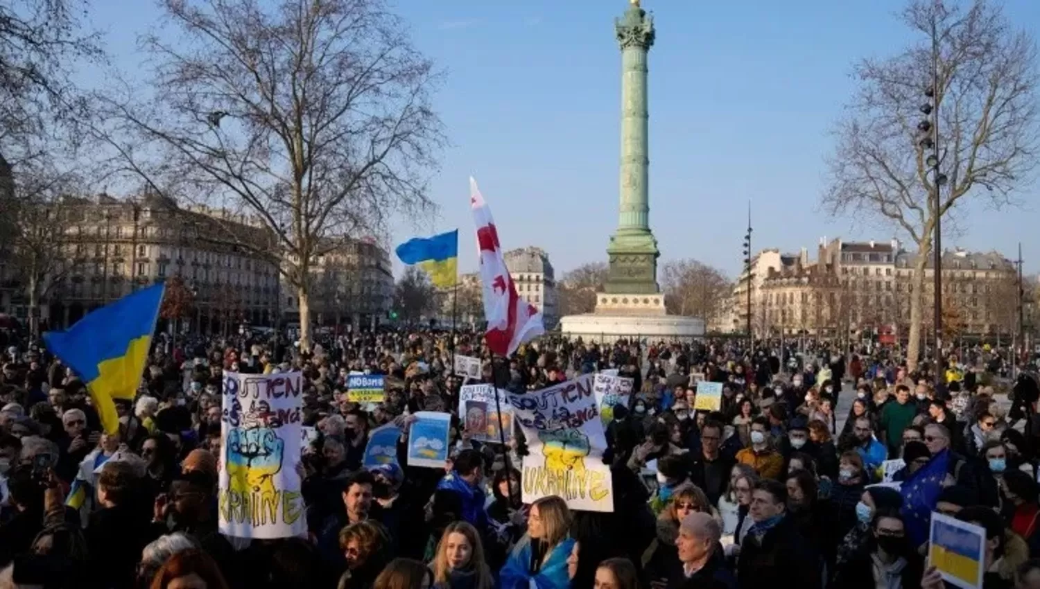 EUROPA. Miles de personas se manifestaron contra la invasión rusa a Ucrania. Foto tomada de: diariocuyo.com