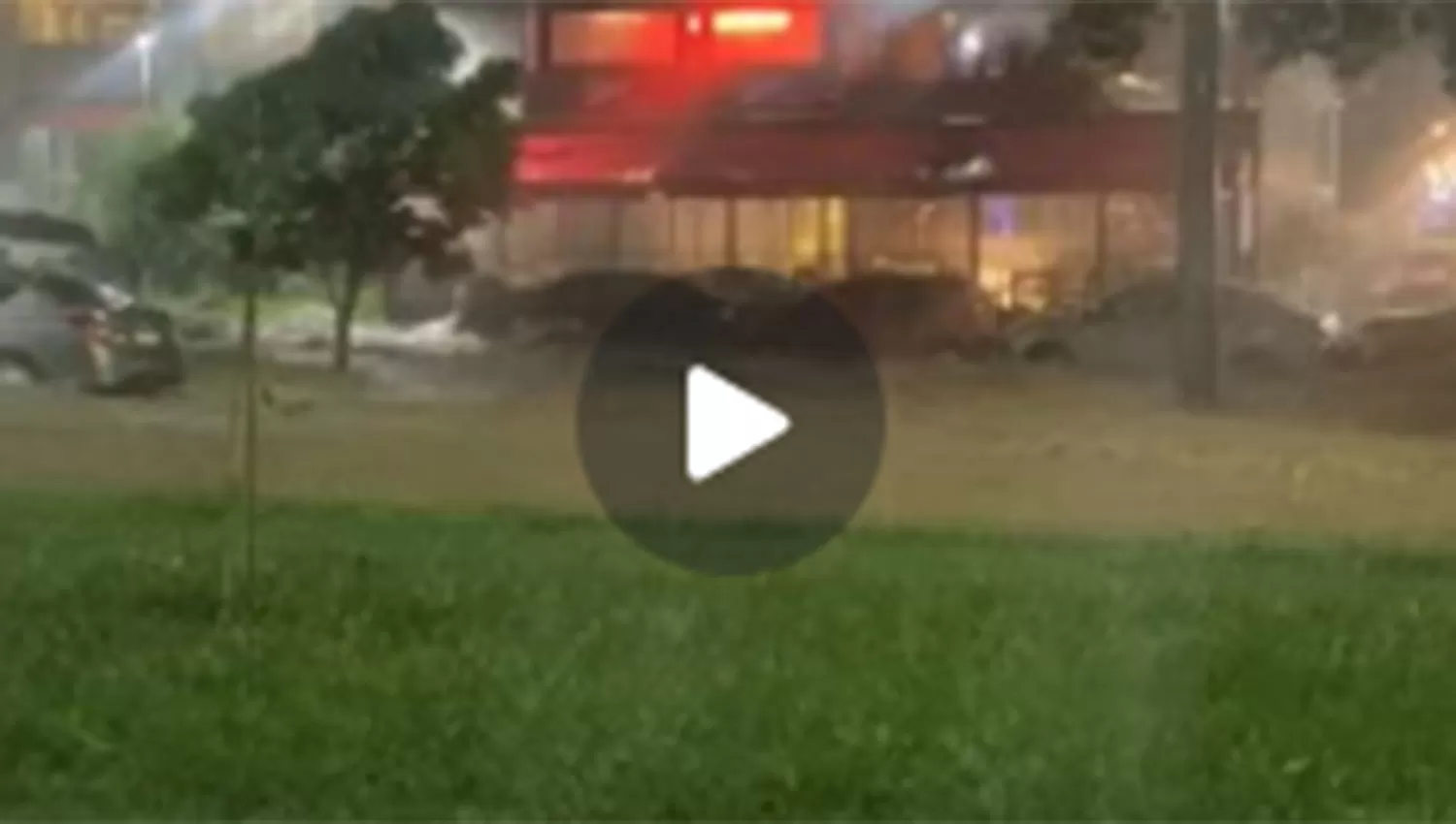 Videos: la tormenta convirtió en ríos las calles de la capital y Yerba Buena