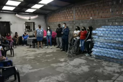 Después de las críticas a Alfaro, Vargas Aignasse encabezó el trabajo de asistencia a vecinos de San Miguel de Tucumán