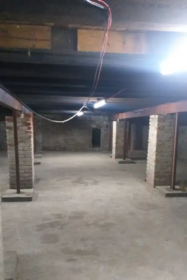 DEBAJO DE LA PLATEA. Este espacio estaba inundado y se lo recuperó.