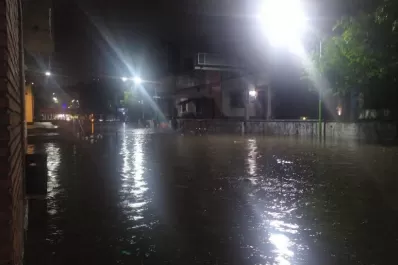 Cayeron más de 120 milímetros de lluvia en una hora y media, en Capital y Yerba Buena