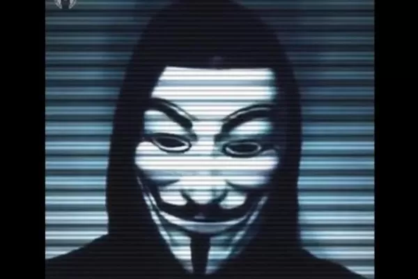 Anonymous hackeó la televisión rusa y mostró imágenes de lo que sucede en Ucrania