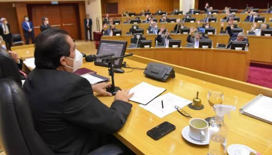IGUALDAD. El legislador José Ascárate presentó un proyecto para que haya paridad de género en la Legislatura.