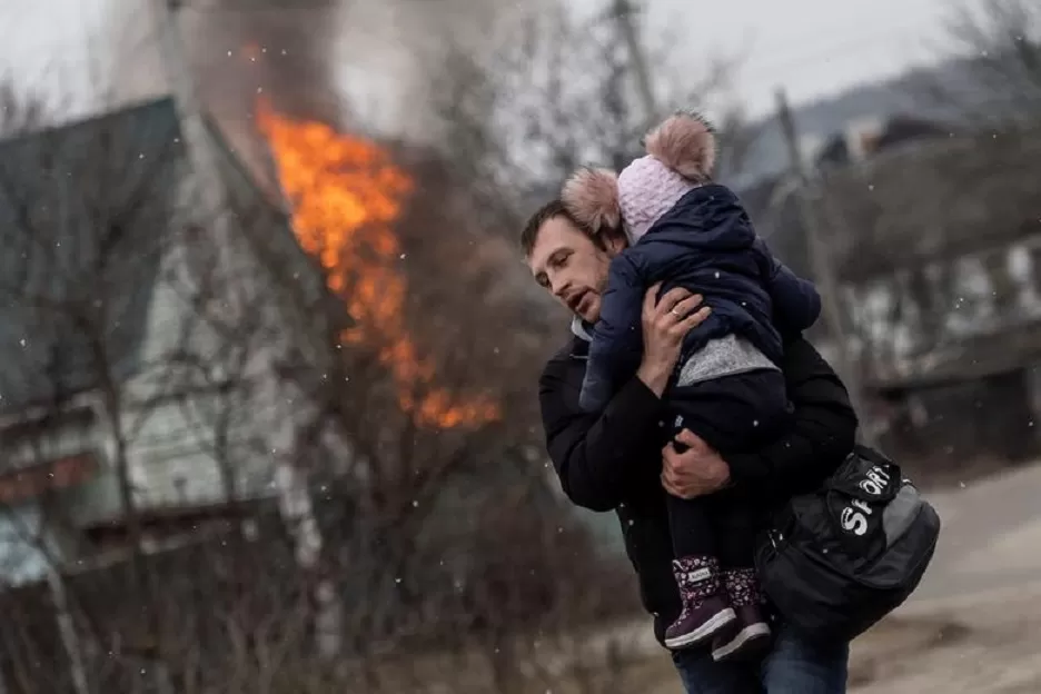 REFUGIADOS. Cientos de miles de ucranianos huyeron de su país por los bombardeos rusos. Foto: Reuters