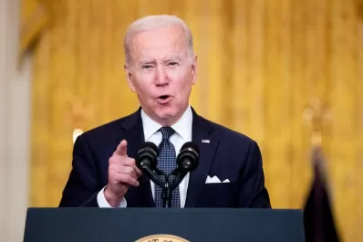 Biden endurece las sanciones contra Putin y prohíbe la importación de petróleo de Rusia