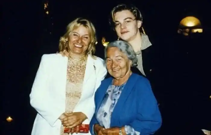 Leonardo Di Caprio junto a su mamá y su abuela