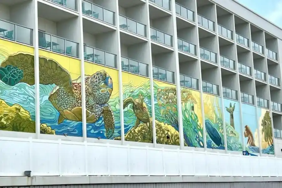 EN ESTADOS UNIDOS. El realizador tucumano fue convocado para desarrollar un trabajo inspirado en la fauna marina, que se luce en un restaurante,