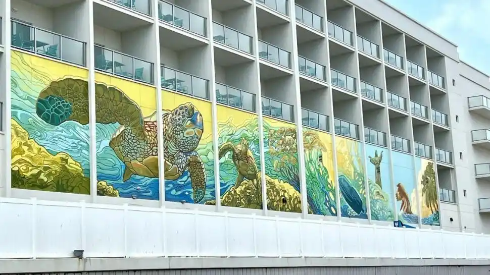 EN ESTADOS UNIDOS. El realizador tucumano fue convocado para desarrollar un trabajo inspirado en la fauna marina, que se luce en un restaurante,