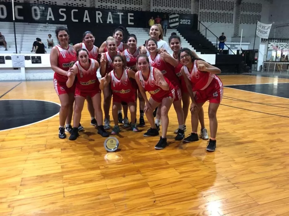 CAMPEONíSIMAS. El equipo femenino de Redes Argentinas se quedó con el primer puesto del Torneo Prefederal, y ahora se prepara para encarar el Torneo Federal. 