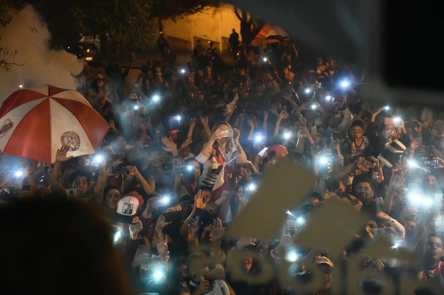 Una multitud recibió al plantel de River en Salta