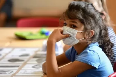 Recomendarán no vacunar contra covid-19 a los niños sanos, en Florida