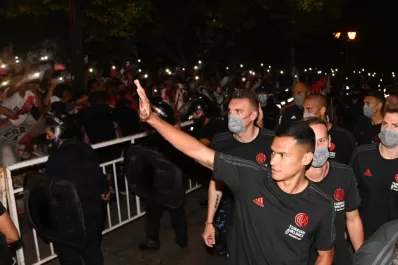 Furor por River: así fue la emocionante llegada del plantel millonario a Salta