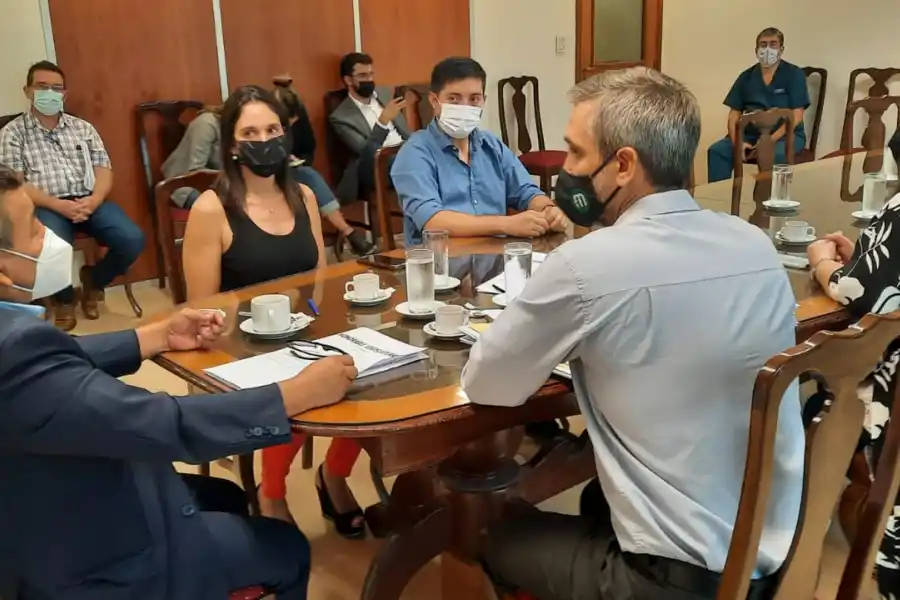 EN COMISIÓN. Los legisladores de Salud Pública se reunieron hoy, presididos por Ramírez. Foto: Prensa Legislatura de Tucumán