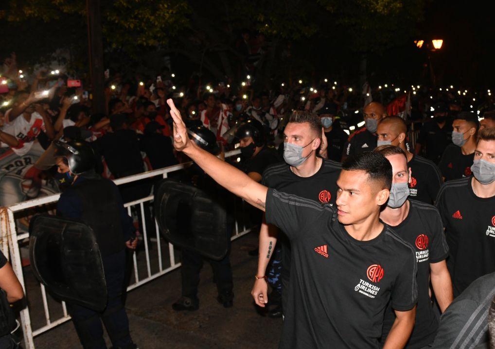 Así fue la llegada del plantel de River a Salta