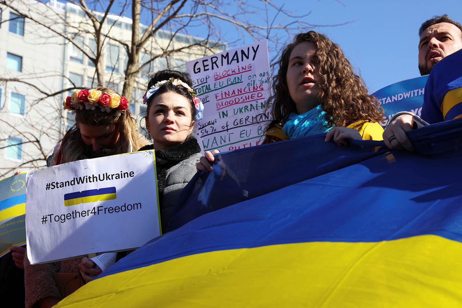 BRUSELAS. Apoyo a Ucrania, frente a la sede de la Comisión Europea.