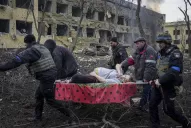 Un nuevo bombardeo ruso provocó una masacre en una maternidad de Ucrania