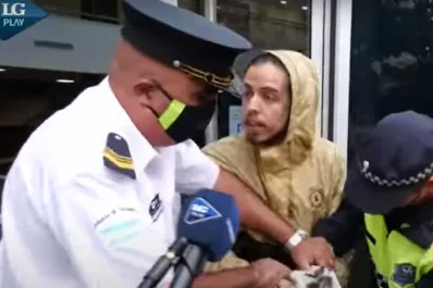 Se encadenó en la Legislatura en contra de una expropiación en Colalao del Valle