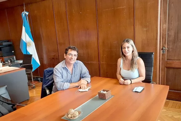 Yedlin junto a Micaela Ferraro, titular de la secretaria de Abordade Integral de Desarrollo Social de Nación. Foto Prensa Ministerio de Desarrollo Social
