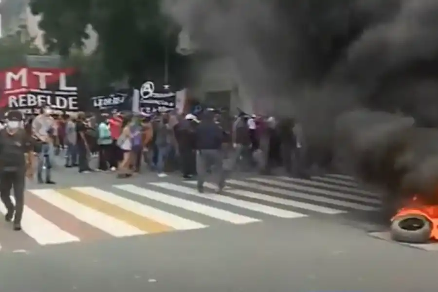 PROTESTA FRENTE AL PARLAMENTO