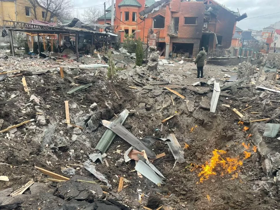 EXPLOSIONES. La destrucción en Bila Tserkva, tras los ataques aéreos.  